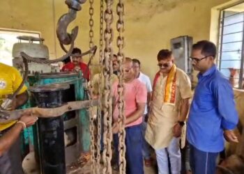 धनबाद विधायक की पहल पर मुनीडिह ग्रामीण क्षेत्र में 25 दिन बाद कल से सुरु होगा पानी सफलाई, विधायक ने लिया जायजा