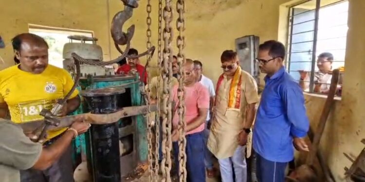 धनबाद विधायक की पहल पर मुनीडिह ग्रामीण क्षेत्र में 25 दिन बाद कल से सुरु होगा पानी सफलाई, विधायक ने लिया जायजा