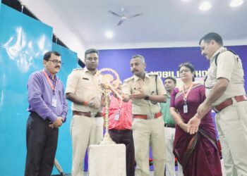 ‘पुलिस की पाठशाला’ में बच्चों को पढ़ाया गया सफलता और अनुशासन का पाठ, नए कानून की भी दी गई जानकारी