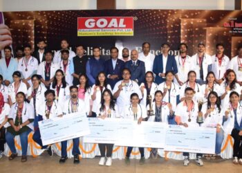 Goal Institute Of Dhanbad ने NEET में सफल छात्र – छात्राओं किया सम्मानित