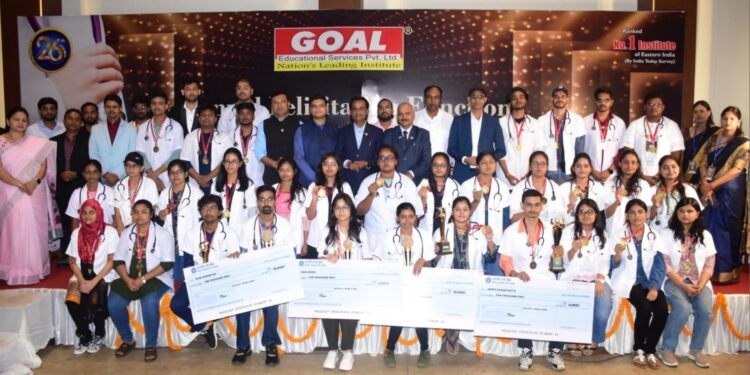 Goal Institute Of Dhanbad ने NEET में सफल छात्र – छात्राओं किया सम्मानित