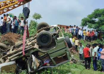 तोपचांची में रफ्तार का कहर, बोलेरो ने बाइक में मारी टक्कर, तीन की मौत, पांच घायल