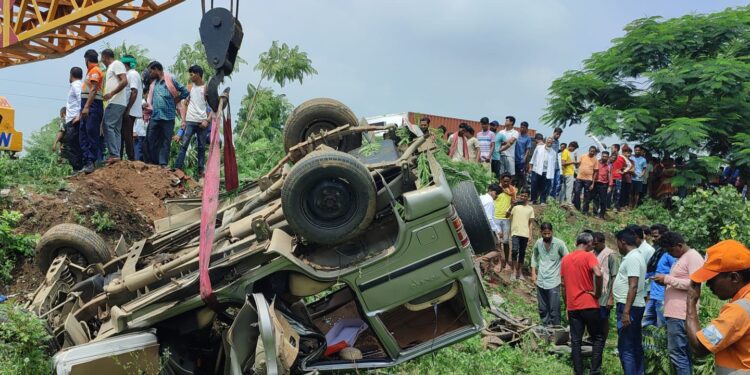 तोपचांची में रफ्तार का कहर, बोलेरो ने बाइक में मारी टक्कर, तीन की मौत, पांच घायल