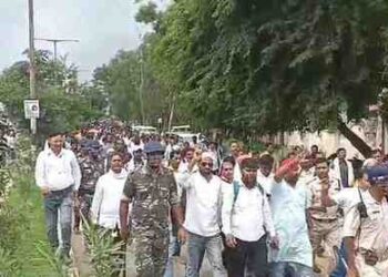 रांची में मुख्यमंत्री आवास घेरने जा रहे पारा शिक्षकों पर पुलिस ने किया लाठी चार्ज, आंसू गैस के गोले दागे