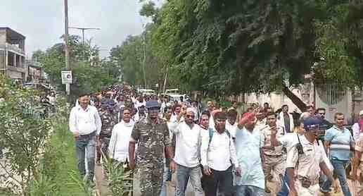 रांची में मुख्यमंत्री आवास घेरने जा रहे पारा शिक्षकों पर पुलिस ने किया लाठी चार्ज, आंसू गैस के गोले दागे