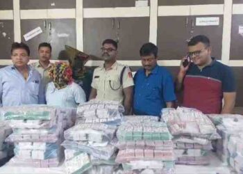 झारखंड में छपे 90 लाख रुपए के अवैध लॉटरी टिकट को आसनसोल पुलिस ने किया जब्त, दो गिरफ्तार, ऑटो जब्त