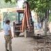 अतिक्रमण कर सड़क किनारे लगे दुकानों पर नगर निगम का चला बुलडोजर