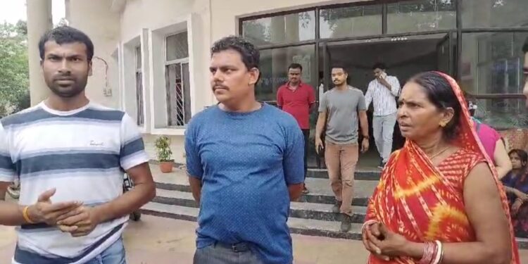 IIT – ISM के सेक्युरिटी गार्ड के आत्महत्या मामले में धनबाद पंहुचे परिजनो ने लगाए कई आरोप