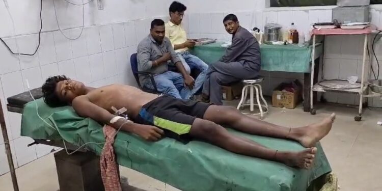 लव मैरेज करने पर प्रेमिका के भाई ने प्रेमी को मारी गोली, अस्पताल में चल रहा इलाज