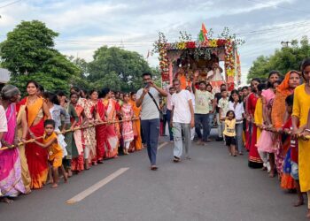 इस्कॉन कुसुम विहार के द्वारा निकाला गया भगवान जगन्नाथ का पूर्ण रथ, भक्त नाचते गाते पंहुचे अलकड़ीहा