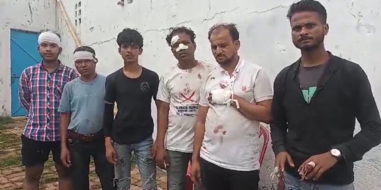 झरिया में दो मोहर्रम अखाड़ा दलों में जमकर हुई पत्थरबाजी, आधा दर्जन से अधिक लोग घायल