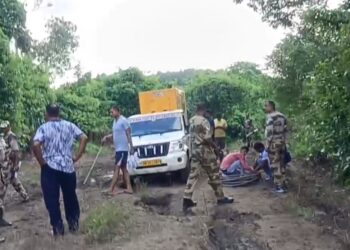 धनबाद के मैथन में अवैध कोयला उत्तखनन स्थल पर छापेमारी