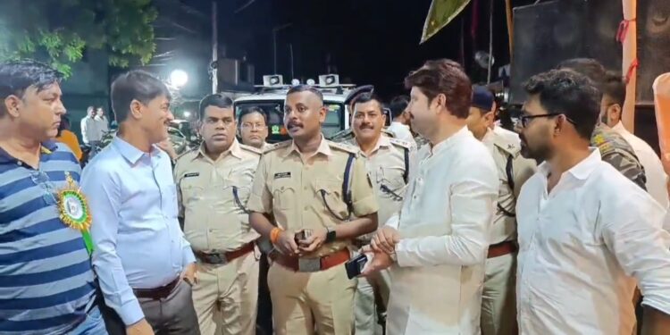 धनबाद एसएसपी ने झरिया पंहुच मोहर्रम अखाड़ा जुलुश का किया निरीक्षण, झरिया की घटना से दिखे नाराज, कहा असमाजिक तत्वों पर होगी कार्रवाई