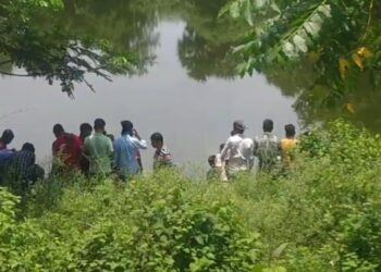 बड़ी खबर …. NEET पेपर लीक मामले में CBI ने धनबाद के सुदामडीह तालाब से एक बोरी में भरा हुआ मोबाइल किया जब्त