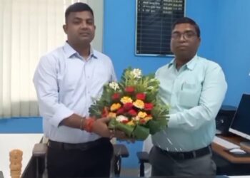 धनबाद श्रम अधीक्षक बने प्रवीण कुमार, श्रम कार्यालय पंहुच किए पदभार ग्रहण