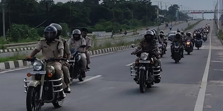 एसएसपी के नेतृत्व में निकाली गई बाइक पेट्रोलिंग,शहर का भ्रमण कर लिया गया सुरक्षा व्यवस्था का जायजा
