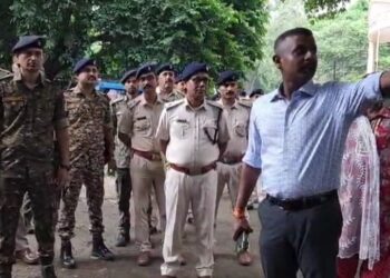 एसएसपी ने धनबाद थाना और महिला थाना का किया निरीक्षण, दिए कई दिशा निर्देश