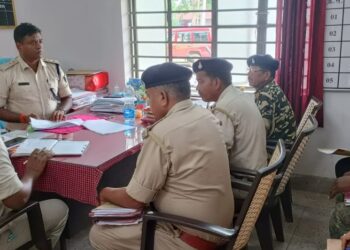 डीएसपी मुख्यालय 2 ने टुंडी और पूर्वी टुंडी थाना का किया निरीक्षण, दिए कई दिशा निर्देश