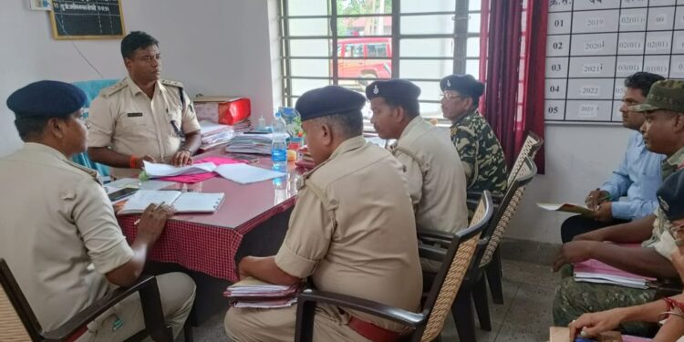 डीएसपी मुख्यालय 2 ने टुंडी और पूर्वी टुंडी थाना का किया निरीक्षण, दिए कई दिशा निर्देश