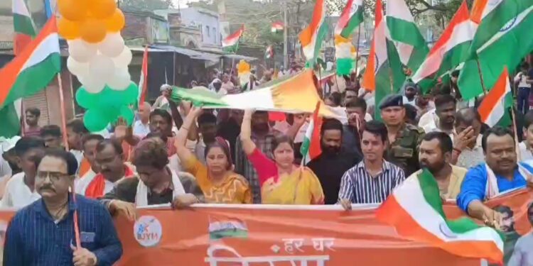 झरिया मे भाजपा नेत्री रागिनी सिंह की अगुवाई में भाजयुमो की ओर से निकाला गया 200 मीटर तिरंगा यात्रा