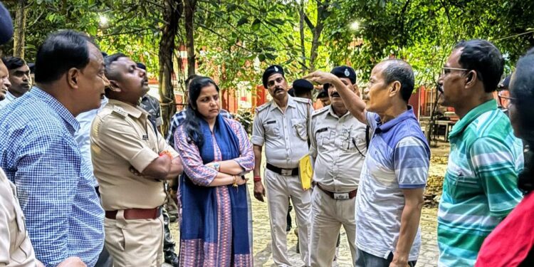 डीसी व एसएसपी ने संयुक्त रूप से धनबाद व्यवहार न्यायालय परिसर में सुरक्षा व्यवस्था का लिया जायजा,दिए गए कई दिशा निर्देश