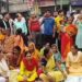 धनबाद के करकेंद में युवती से छेड़खानी, विरोध में सड़क जाम, कोलकाता से एग्जाम देकर लौट रही थी घर