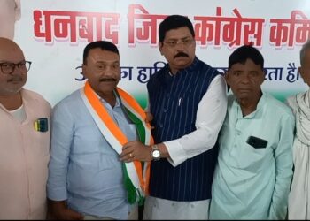 RJD बाघमारा प्रखंड अध्यक्ष रोहित यादव कांग्रेस पार्टी में हुए शामिल, विधानसभा चुनाव में पेश कर सकते है दावेदारी