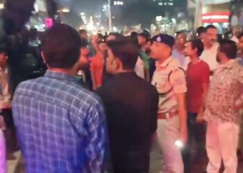 धनबाद के बैंक मोड़ झरिया रोड में तेज रफ्तार अज्ञात वाहन की चपेट में आने से अज्ञात व्यक्ति की मौत
