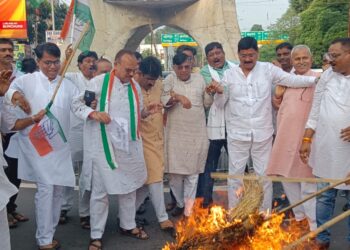 शिवसेना विधायक और केंद्रीय मंत्री द्वारा राहुल गांधी पर विवादित बयान से कांग्रेसियो में उबाल