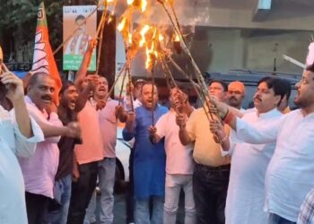 उत्पाद सिपाही भर्ती में अभ्यर्थियों की मौत के विरोध में भाजयुमो का मशाल जुलूस
