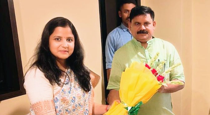 कोयला एवं खान राज्य मंत्री का उपायुक्त ने किया स्वगत, विधायक ने सौंपे 11 सूत्री मांग पत्र