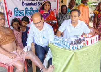 विश्व फिजियोथेरेपी दिवस पर कुष्ठ कॉलोनी में निःशुल्क शिविर का आयोजन