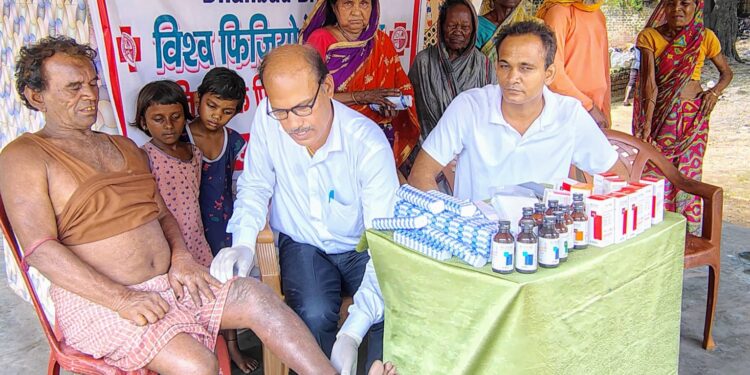 विश्व फिजियोथेरेपी दिवस पर कुष्ठ कॉलोनी में निःशुल्क शिविर का आयोजन