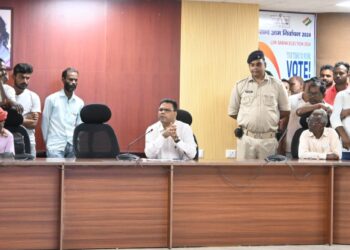 हाई स्पीड रेल प्रोजेक्ट को लेकर समाहरणालय में हुई बैठक