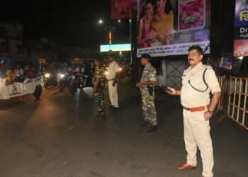 पूजा में भिड़ को देखते हुए ट्रैफिक रूट में किया गया बदलाव