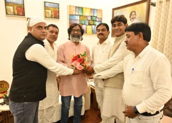 मुख्यमंत्री हेमंत सोरेन से मिले मुकेश सिंह,मइयां सम्मान योजना की राशि बढ़ाने के निर्णय पर जताया आभार