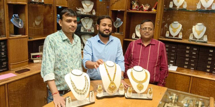 न्यू चेतन आर्नामेंट्स में धनतेरस एवं दीपावली के उपलक्ष्य में 18 से 20 अक्टूबर तक भारी छूट