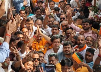 BJP का टिकट लेकर दिल्ली से धनबाद पहुंचे राज सिन्हा, स्टेशन पर हुआ भव्‍य स्वागत