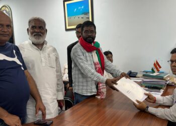 सिंदरी विधानसभा सीट से भाकपा माले प्रत्याशी बबलू महतो ने किया नामांकन
