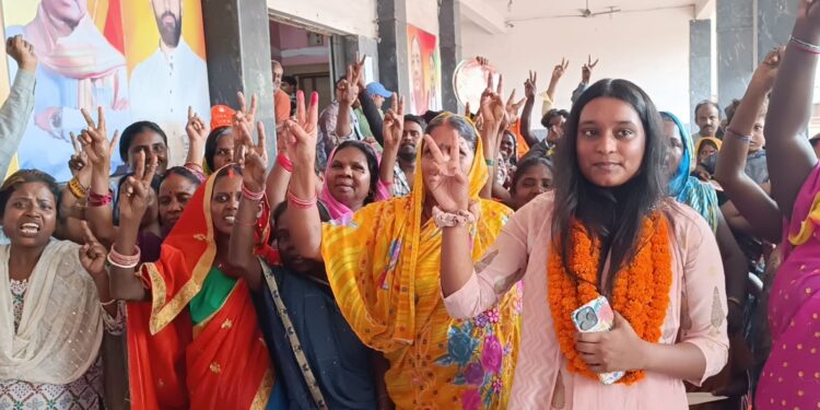 भाजपा प्रत्याशी रागिनी सिंह हमेशा जनता के बीच रहीं हैं, बेटी शताक्षी सिंह