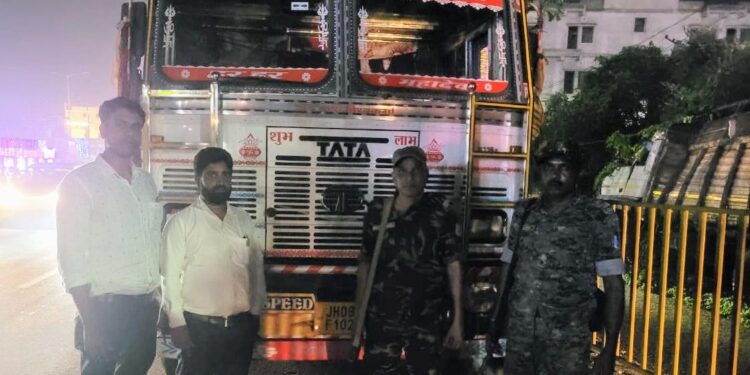 खनन टास्क फोर्स ने पकड़ा अवैध कोयला लदा ट्रक