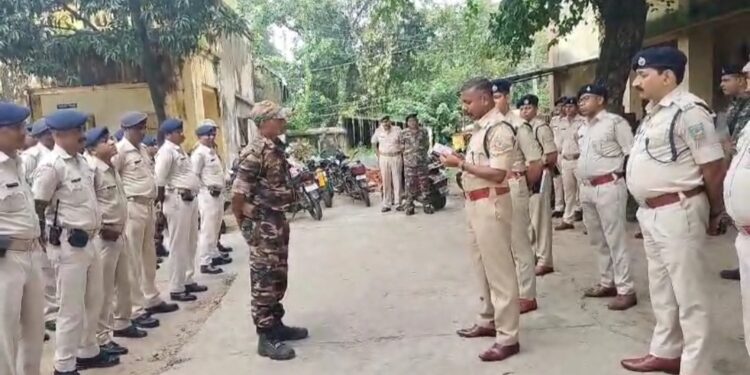दुर्गा पूजा में किसी भी घटना से निपटने के लिए पुलिस का मॉक ड्रिल