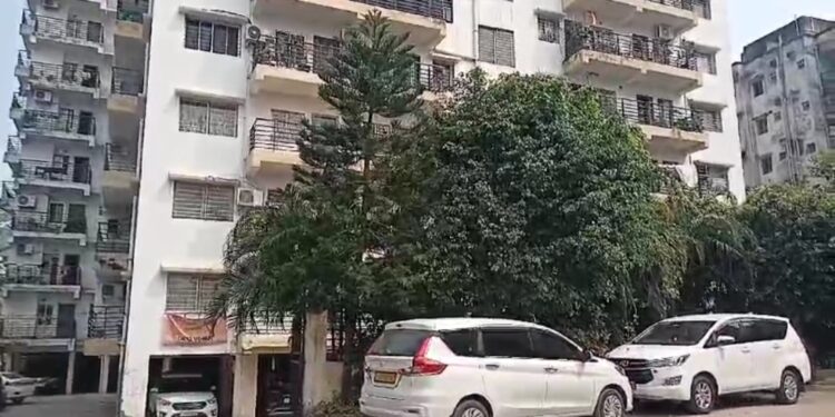 बिग ब्रेकिंग : धनबाद डीटीओ दिवाकर सी द्विवेदी के आवास पर ईडी की छापेमारी