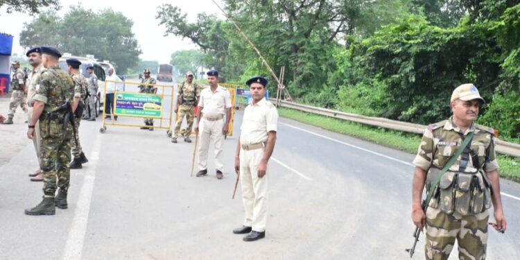 इंटर स्टेट चेक पोस्ट व एफएसटी ने जब्त किए 16.43 लाख, मादक पदार्थ भी बरामद