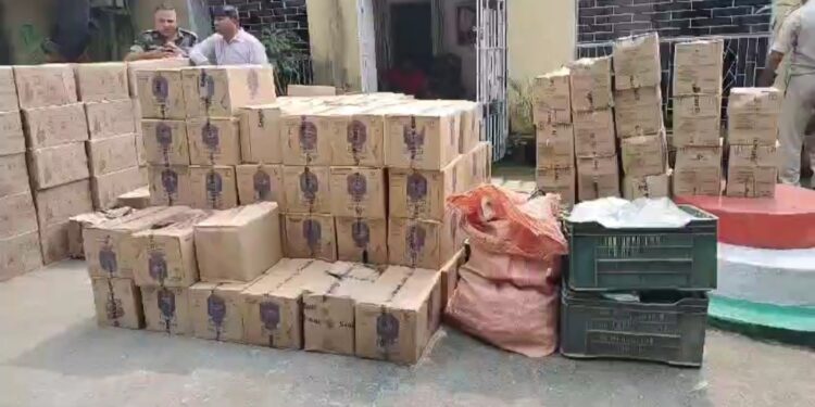 अवैध शराब फैक्ट्री का उद्भेदन, 22 लाख का अवैध शराब बरामद, चुनाव में खपाने की थी योजना