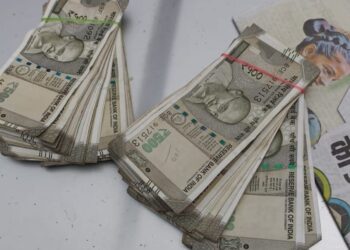3 मोटरसाइकिल से 2.66 लाख बरामद