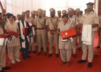 संस्मरण दिवस के अवसर पर पुलिस केंद्र में शाहिद पुलिसकर्मियों को दी गई श्रद्धांजलि