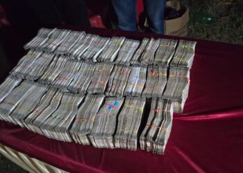 इनोवा कार से 71 लाख 97 हजार रुपए बरामद