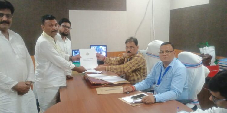 रोहित यादव बाघमारा विधानसभा से निर्दलीय प्रत्याशी के रूप में किया नॉमिनेशन