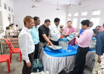 सहायक निर्वाची पदाधिकारियों ने ली ईवीएम पर हैंड्स ऑन ट्रेनिंग